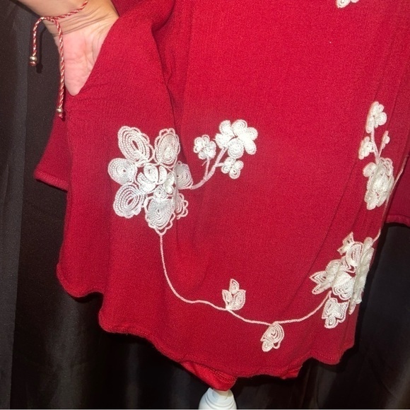 Entro Cold Shoulder Dress - Picture 5 of 8